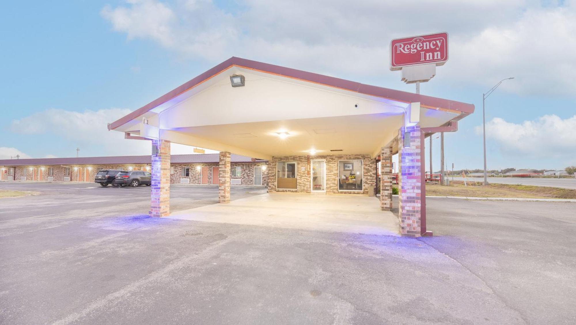 Regency Inn Hondo Eksteriør billede