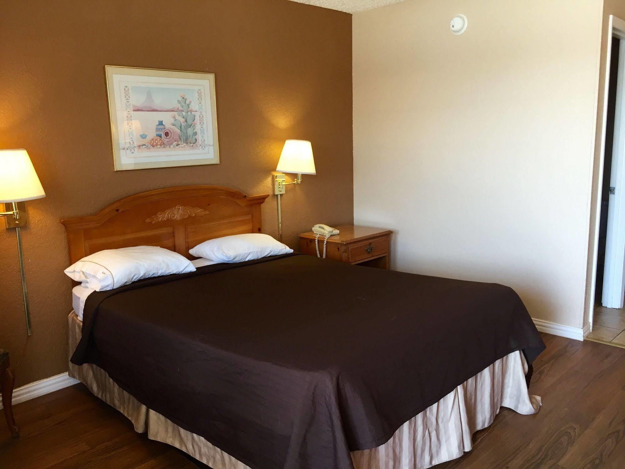 Regency Inn Hondo Eksteriør billede